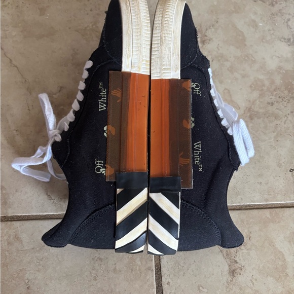 Off-White Men Sneakers - Picture 14 of 14